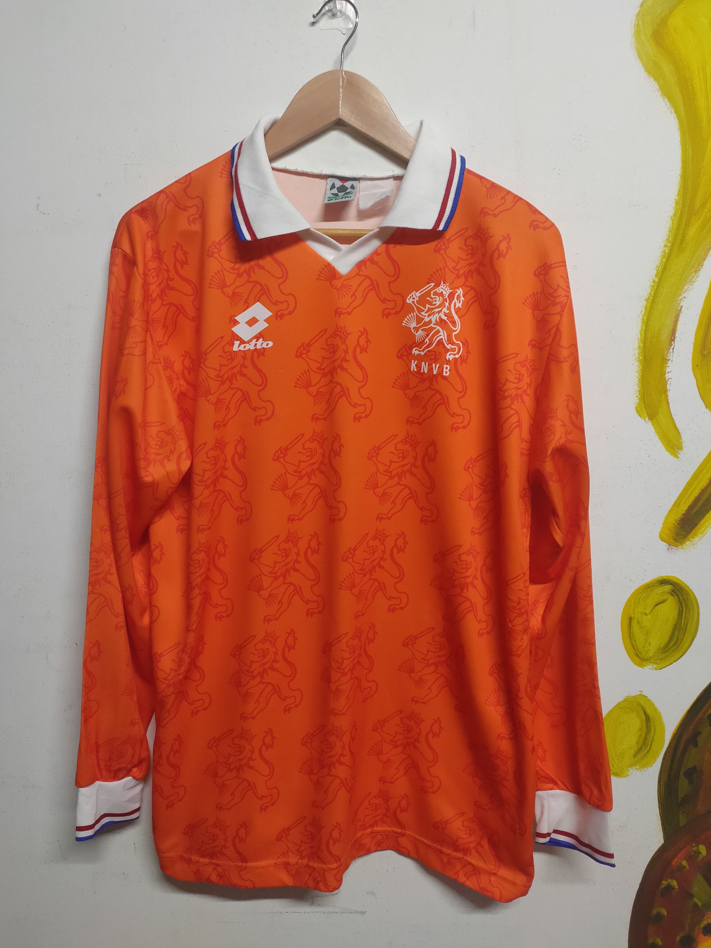 Vintage Vintage 94/95 Netherlands home jersey Size US M / EU 48-50 / 2 - 3 Thumbnail