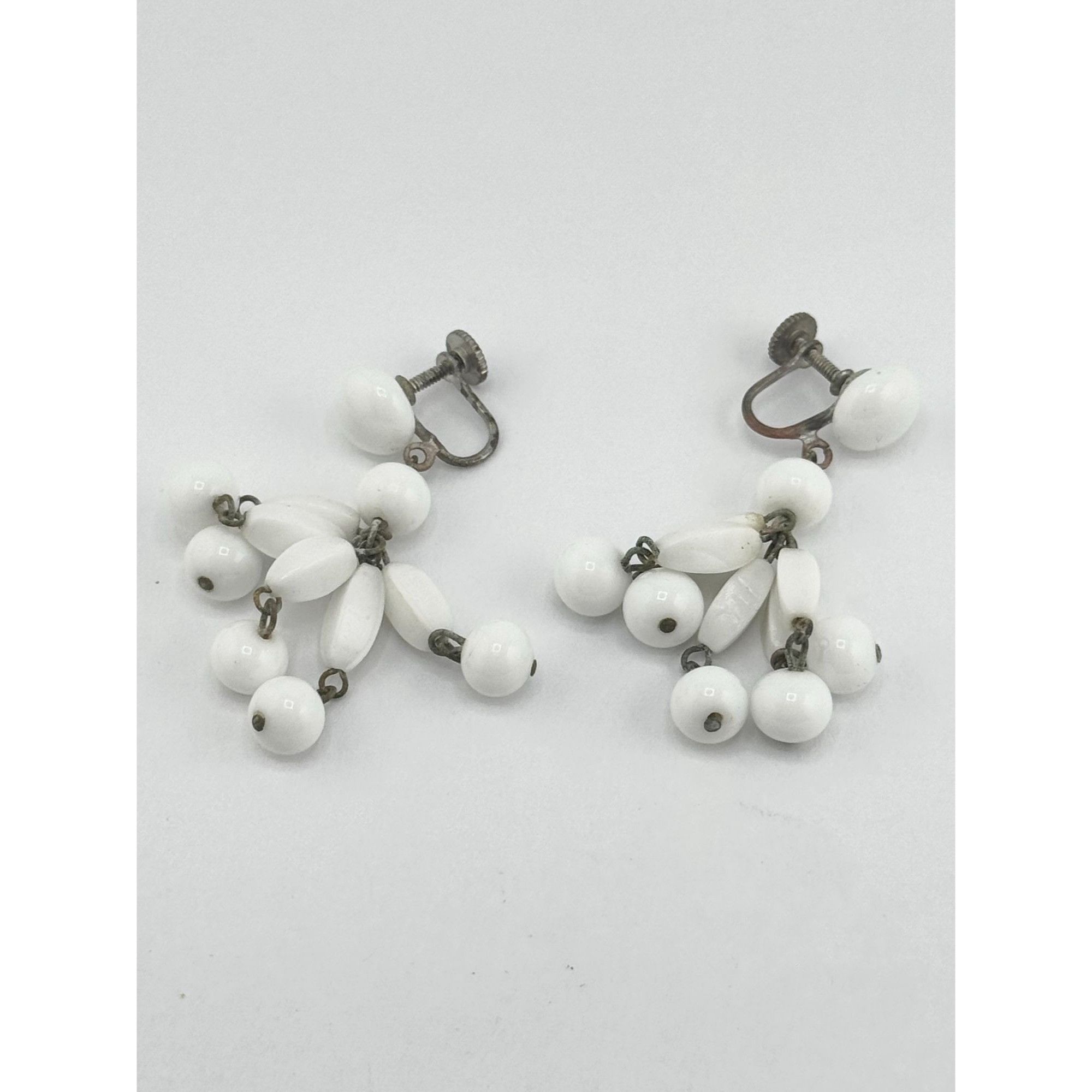 Vintage vintage white milk glass tassel screw back earrings Size ONE SIZE - 5 Thumbnail
