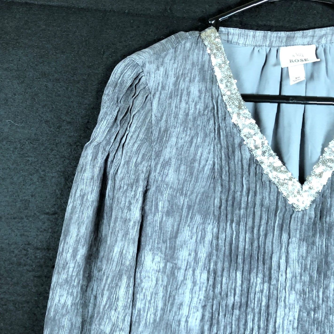 Vintage Knox Rose Womens Blouse Gray Sequin V Neck Pleated Lined Long Sleeve XSmall Womens Blouse Gray Sequin V Neck Pleated Lined Long Sleeve XS Size XS / US 0-2 / IT 36-38 - 4 Thumbnail