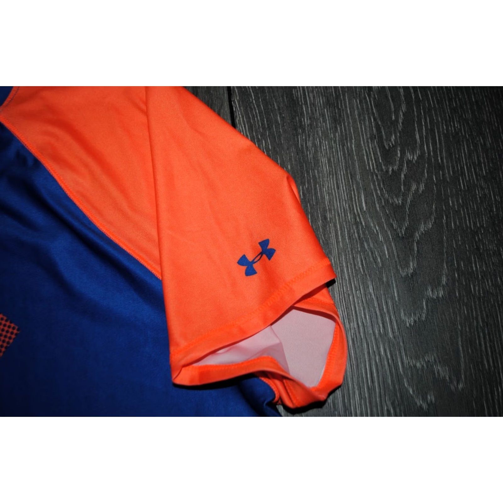 Under Armour UNDER ARMOUR Shirt Women XL Blue Superman Jersey Heat Gear Fitted Running Size XL / US 12-14 / IT 48-50 - 4 Thumbnail