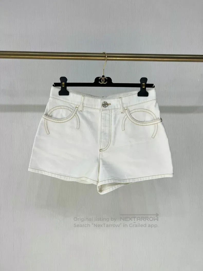 Chanel Chanel White super versatile double C coco denim shorts Size 25" / US 0 / IT 36 - 1 Thumbnail