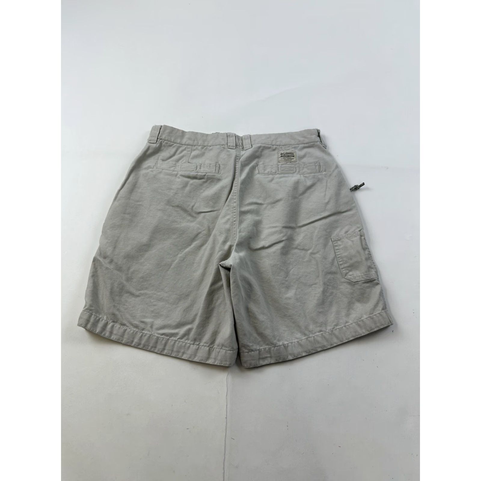 Vintage VINTAGE Columbia Shorts Women’s 10 Khakis Chino Hiking -2 Beige Regular 7in Inseam Pockets Breathable Fish Outdoor Casual Activewear Travel Womens Size 32" / US 10 / IT 46 - 2 Thumbnail