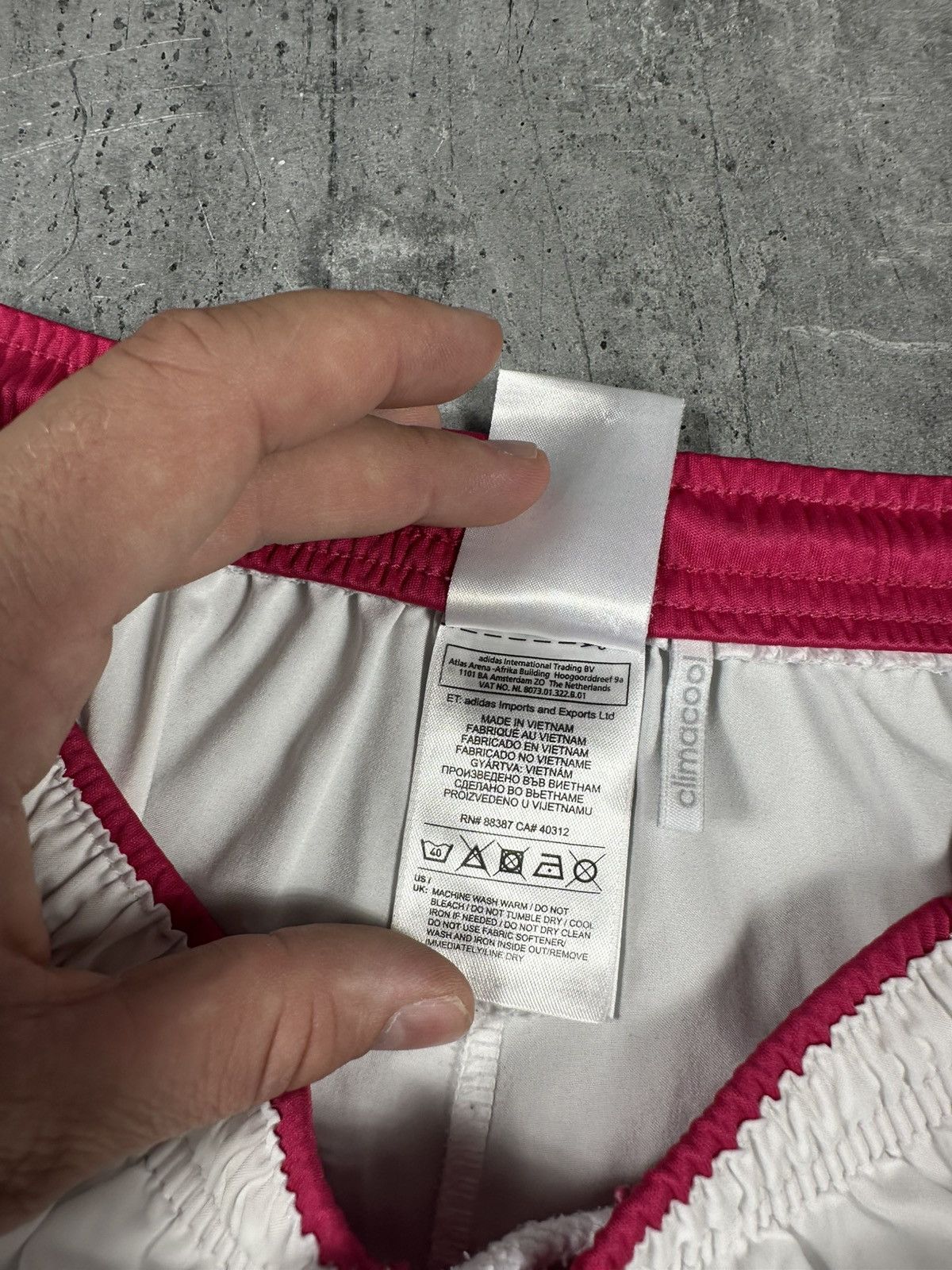 Vintage REAL MADRID 2014 2015 HOME FOOTBALL SOCCER SHORTS ADIDAS Size US 32 / EU 48 - 5 Thumbnail
