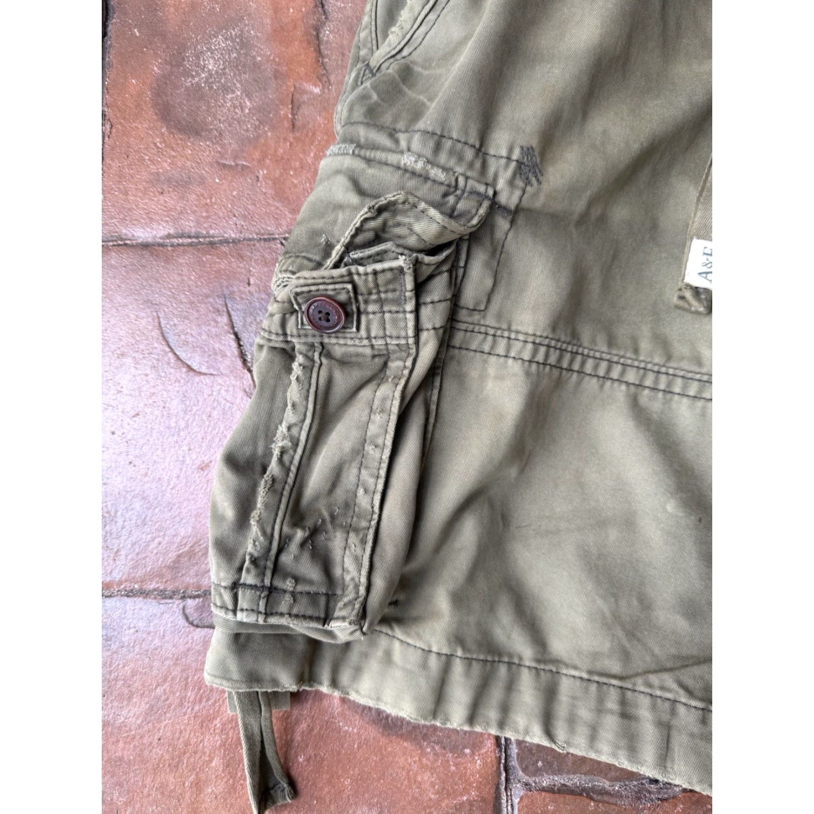 Abercrombie & Fitch Abercrombie & Fitch Cargo Shorts Men 30 Drawstring Army Green Cargo Pocket Vintage? No Distressed? No - use as specified Size US 30 / EU 46 - 7 Thumbnail