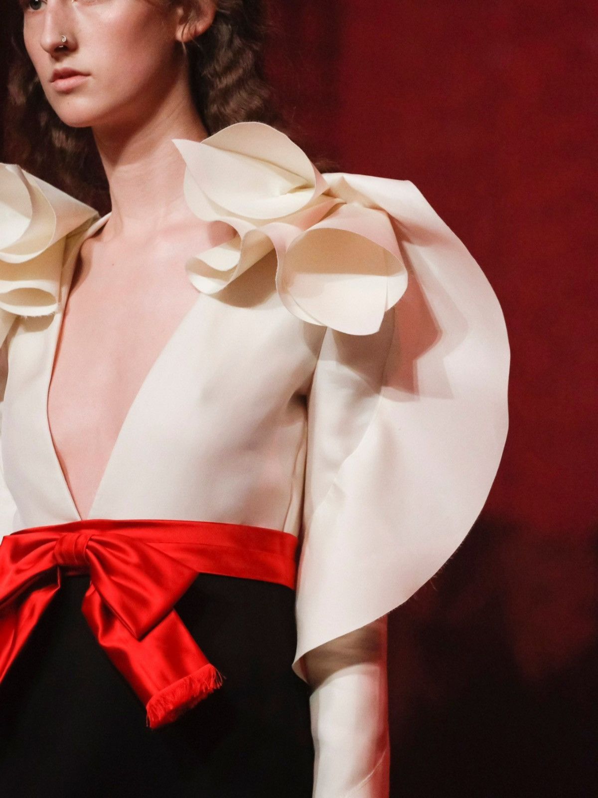 Gucci GUCCI Block Ivory Pleated V-Neckline Red Bow Maxi Gown Size S / US 4 / IT 40 - 8 Thumbnail