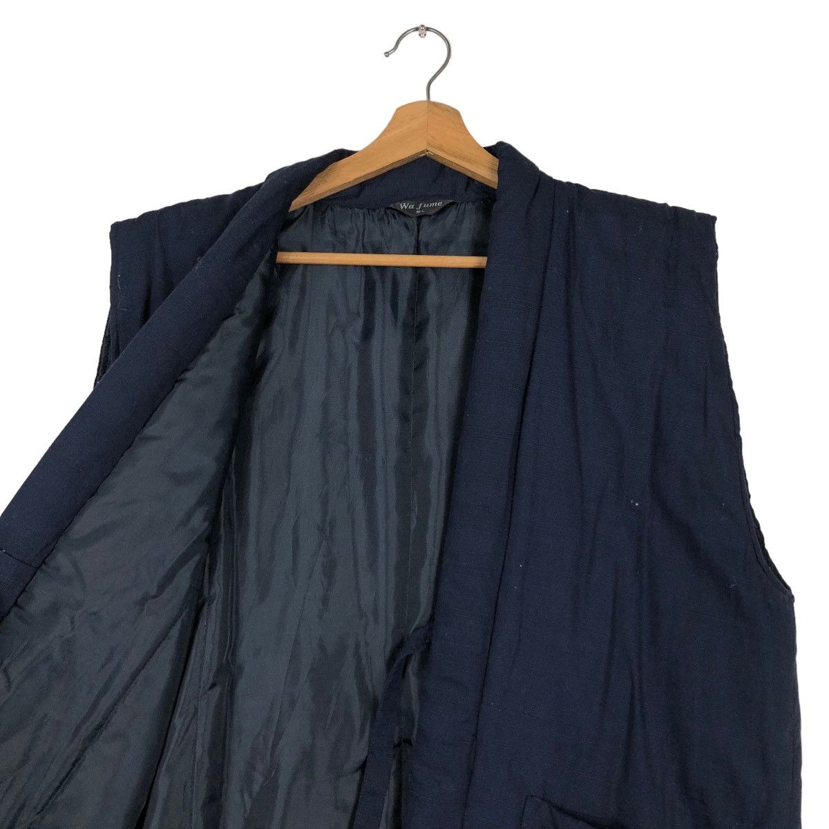 Japanese Brand 📌VINTAGE WA FUME VEST SLEEVE LESS FISH KOIL BIG LOGO Size US L / EU 52-54 / 3 - 14 Thumbnail