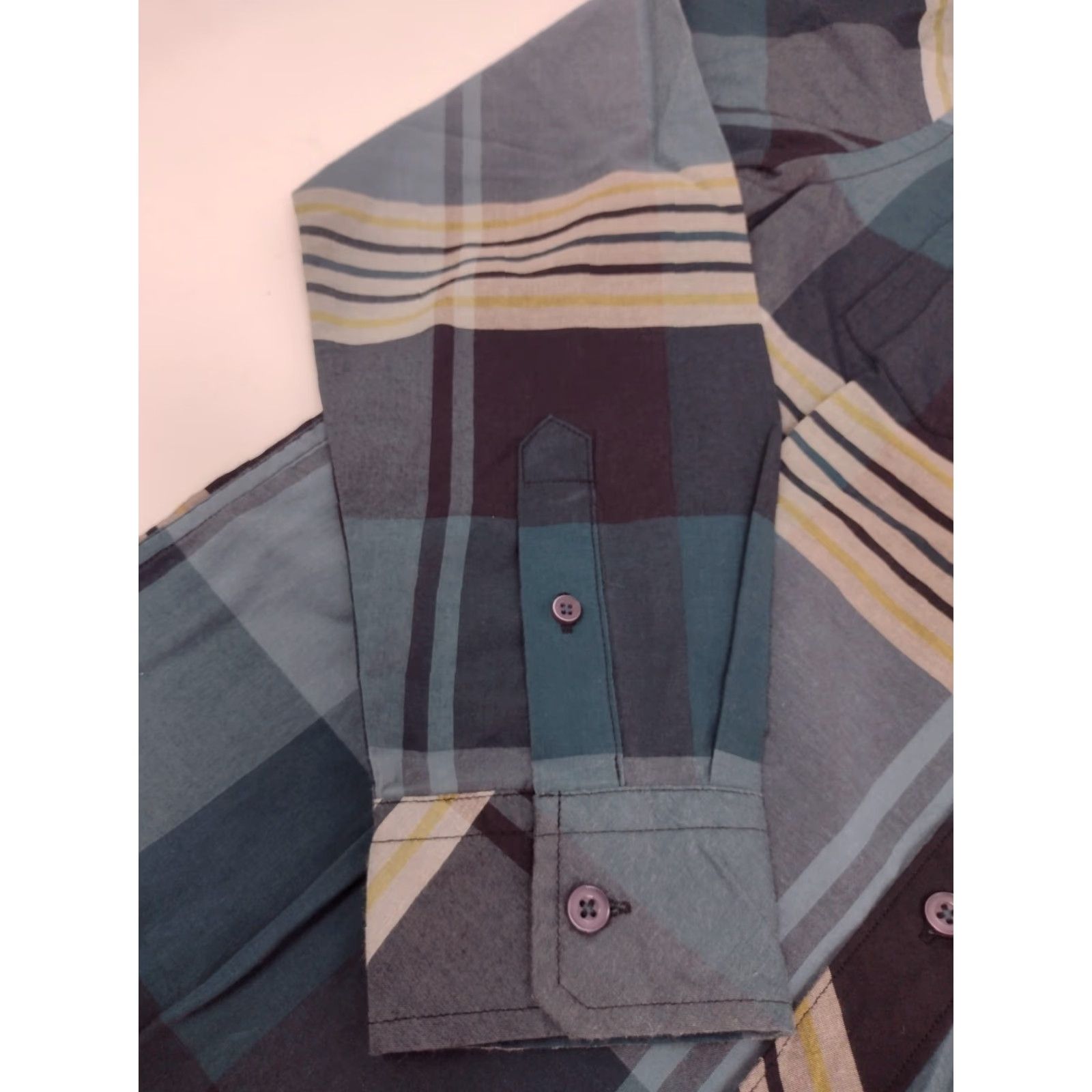 Hurley Hurley Men’s Long Sleeve Button Down Shirt Size Small Cotton/Poly #2378 Plaid Blue Multicolor Button-Down Collar Beach Pocket Regular Mens Size US S / EU 44-46 / 1 - 7 Thumbnail