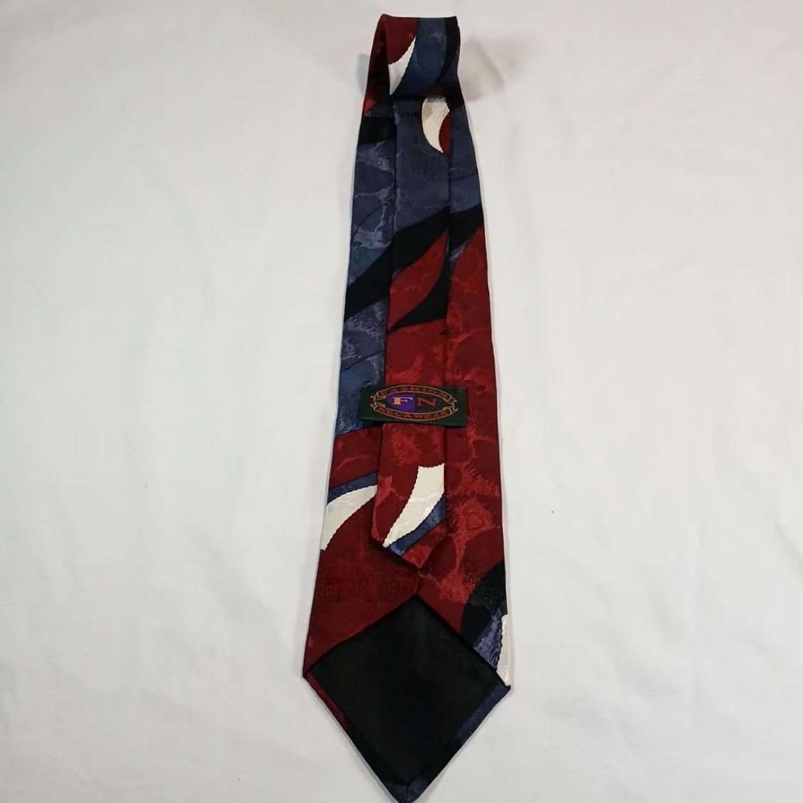 Vintage Fashion Tie Silk Red White Blue Black Abstract Pattern 55" x 3.75" Pointed Men Neckwear Classic Width Vintage? Size ONE SIZE - 3 Thumbnail