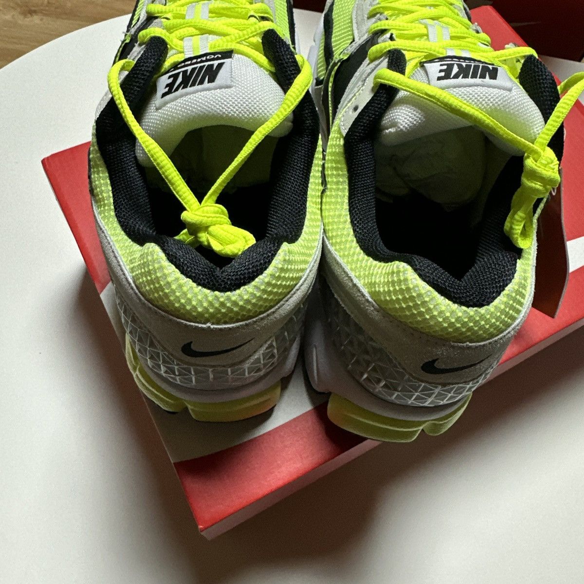 Nike *NEW* SZ 10.5 MENS, 12 WMNSN VOMERO 5 LIFE LIME VOLT/ NEON Size US 10.5 / EU 43-44 - 7 Thumbnail
