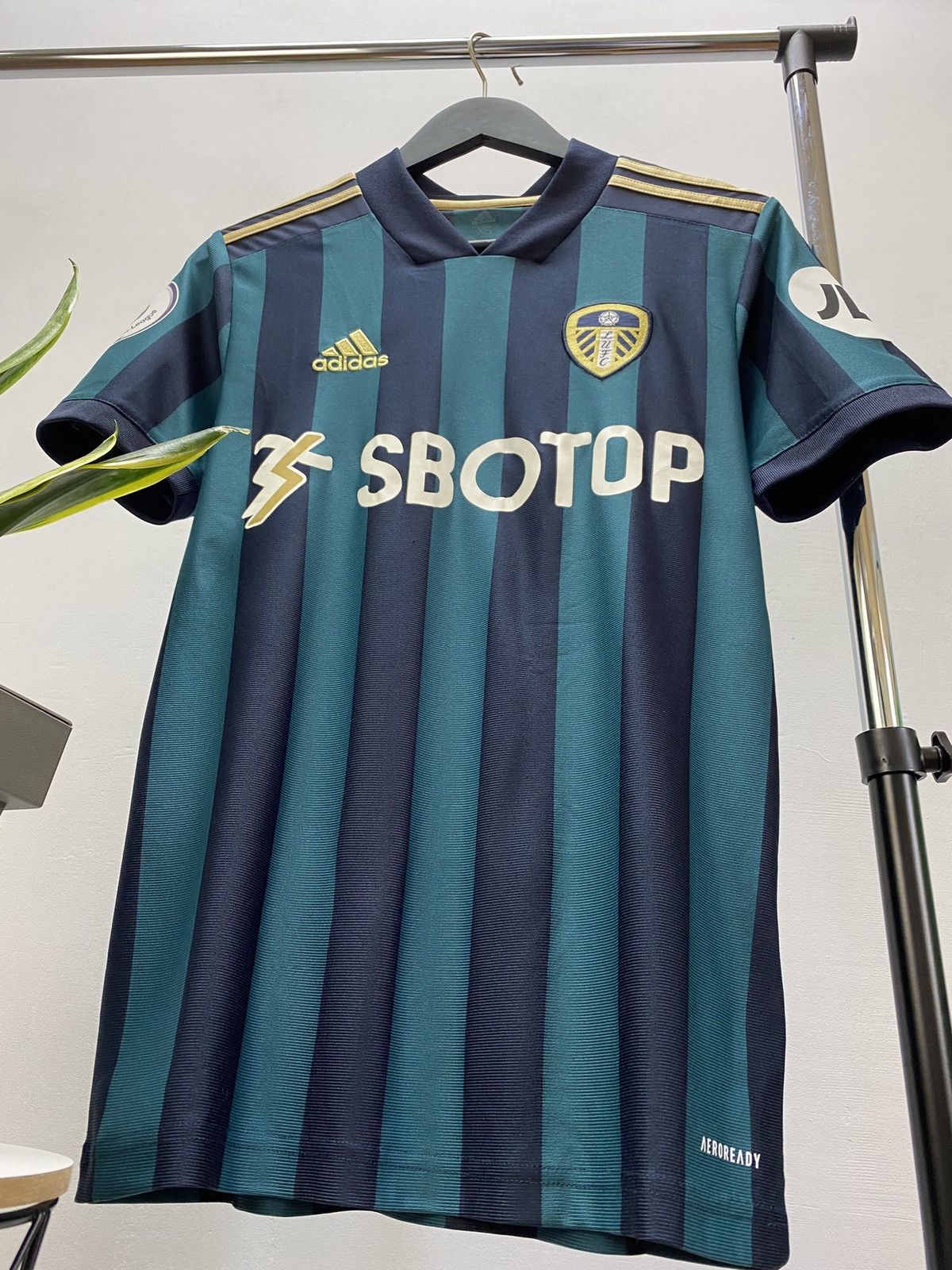 Adidas LEEDS UNITED 2020 2021 AWAY FOOTBALL SOCCER JERSEY ADIDAS Size US XS / EU 42 / 0 - 4 Thumbnail