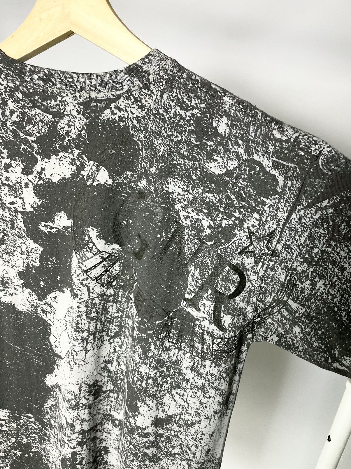 Guns N' Roses Guns and Roses 🌹 Vintage 00s all over printed grenade tee Size US M / EU 48-50 / 2 - 11 Thumbnail