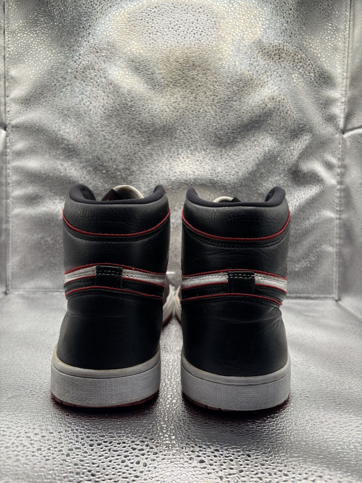 Jordan Brand Air Jordan 1 high bloodline Size US 11.5 / EU 44-45 - 4 Thumbnail
