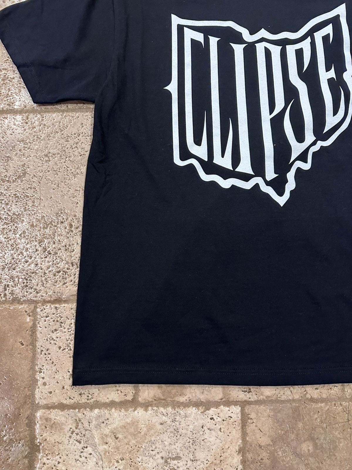 Rap Tees Clipse x NGO x Xhibition Ohio Shield Logo Black T-Shirt Size US XL / EU 56 / 4 - 5 Thumbnail