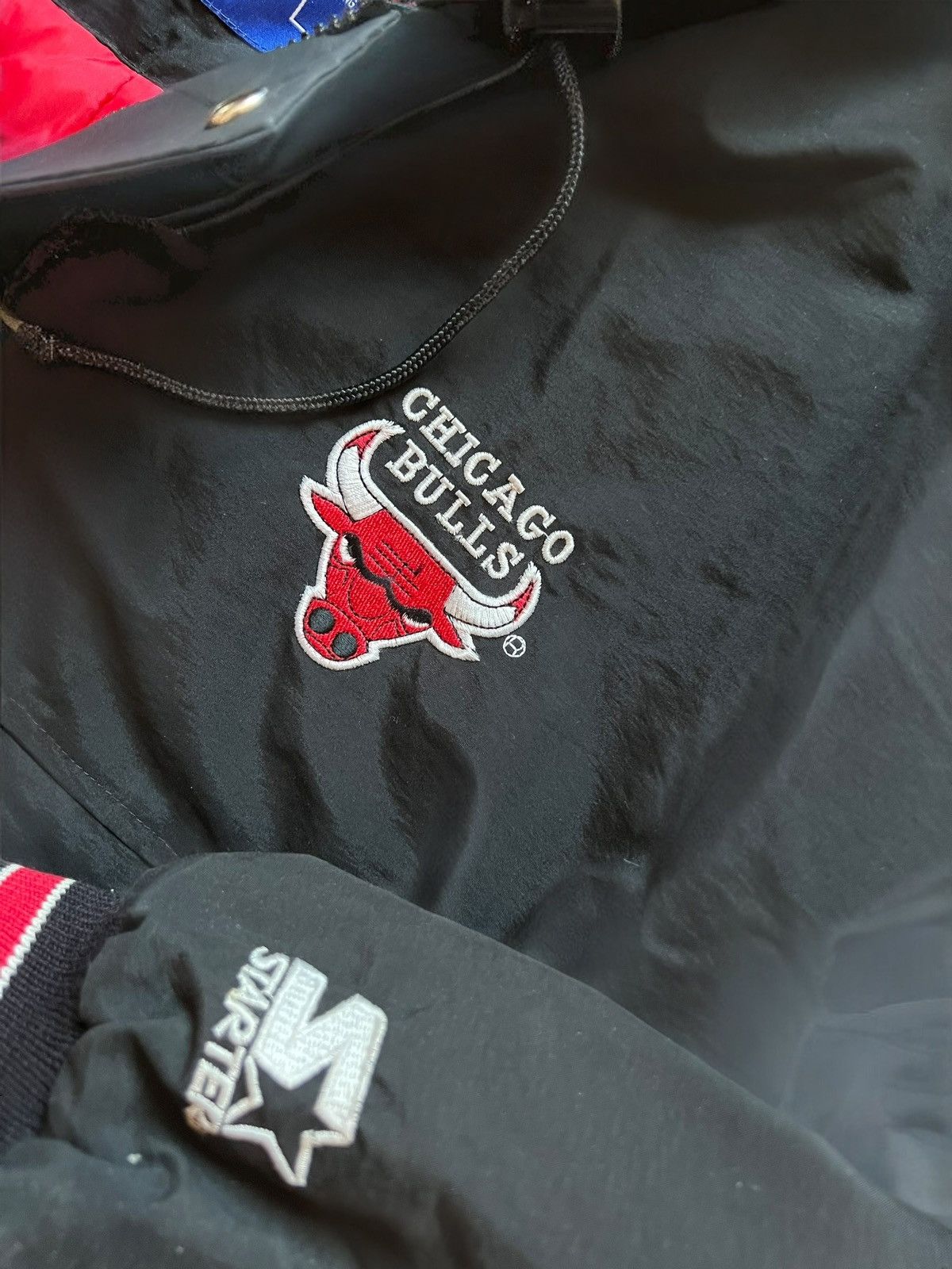 NBA × Starter CHICAGO BULLS VINTAGE HOODED JACKET NBA STARTER BOMBER Size US L / EU 52-54 / 3 - 7 Thumbnail