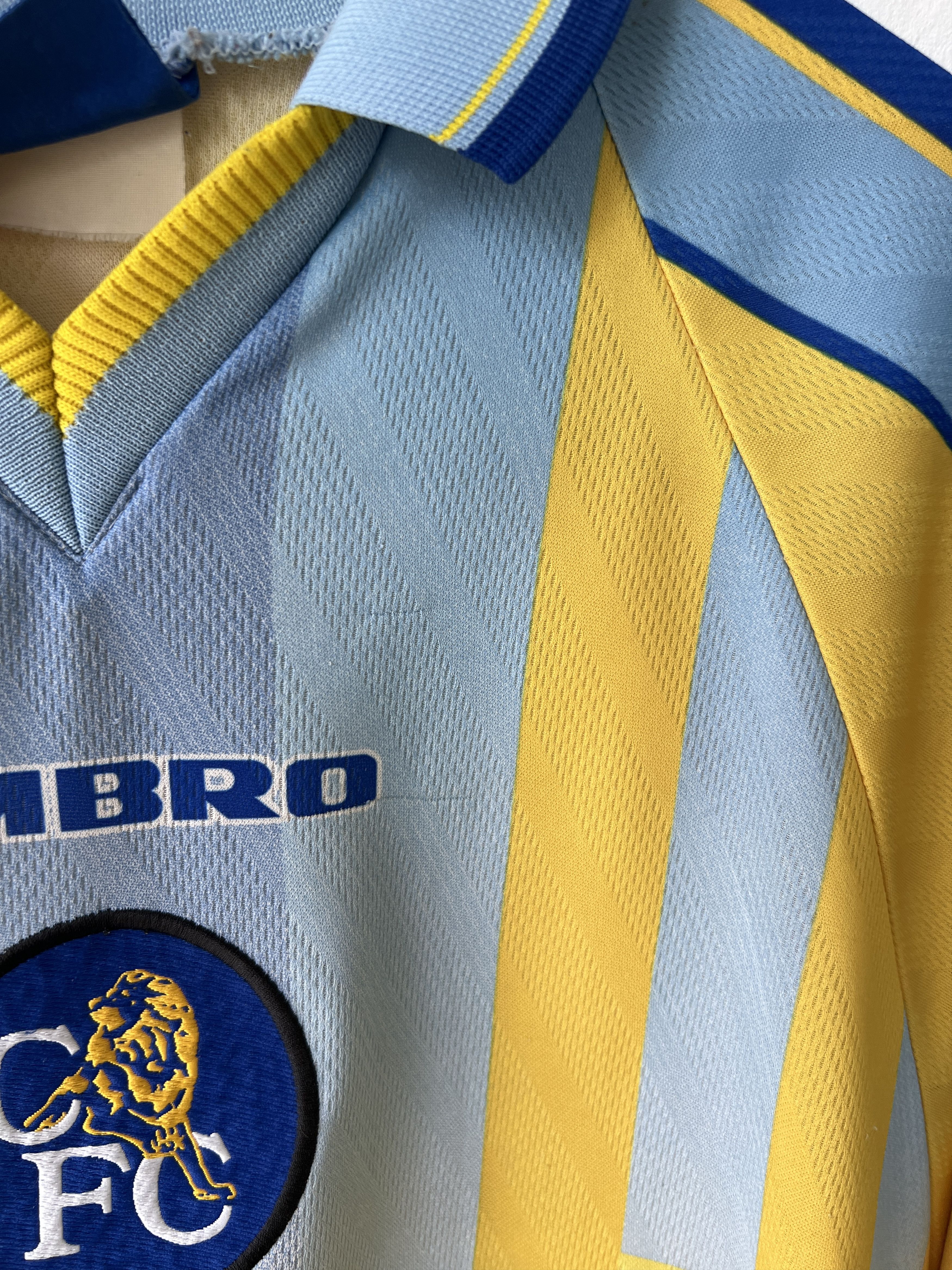 Umbro (XL) Chelsea 1996-97 Away Kit Zola #25 Size US XL / EU 56 / 4 - 10 Thumbnail