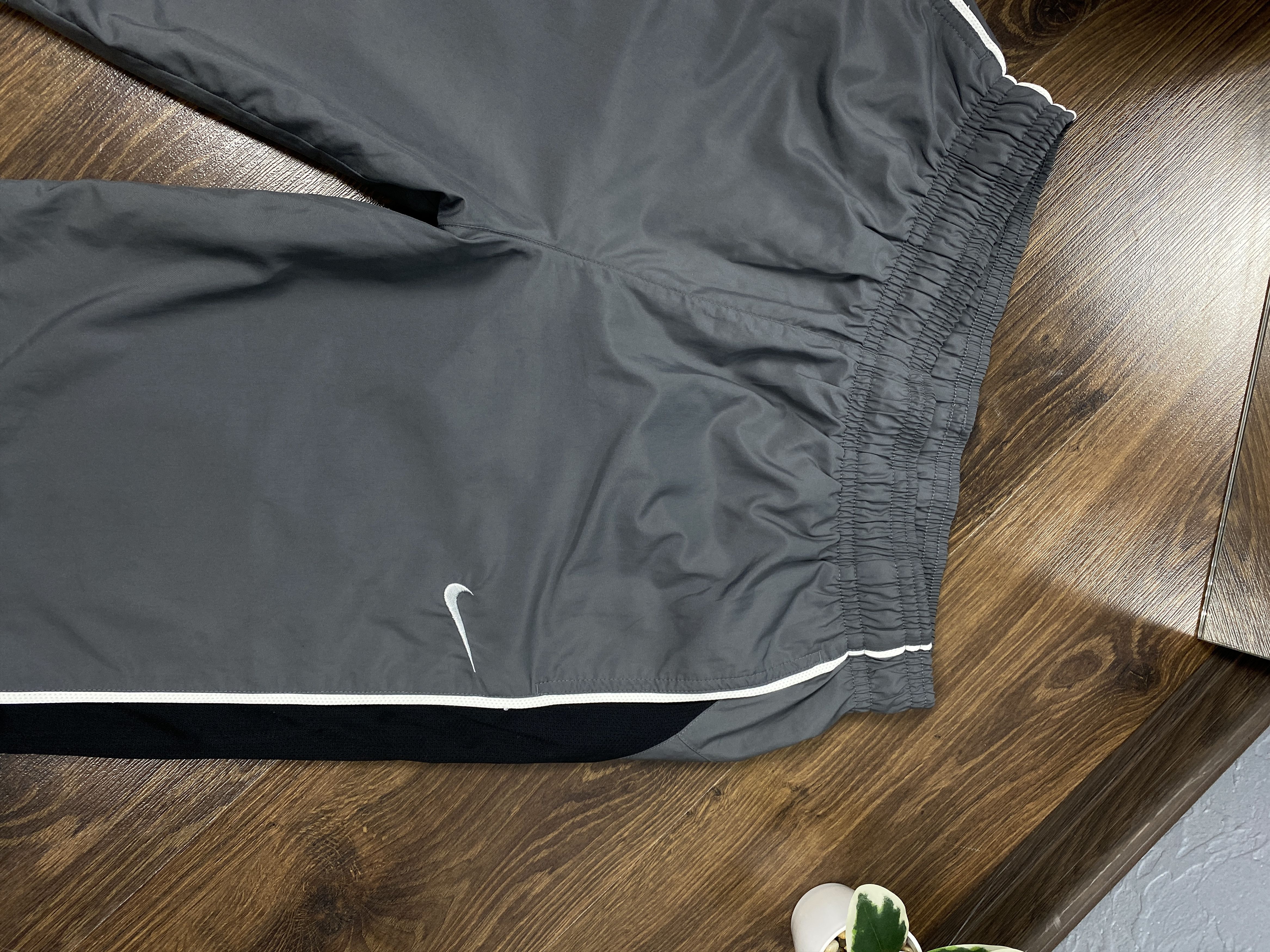Nike Nike vintage nylon shorts y2k Size US 34 / EU 50 - 2 Thumbnail