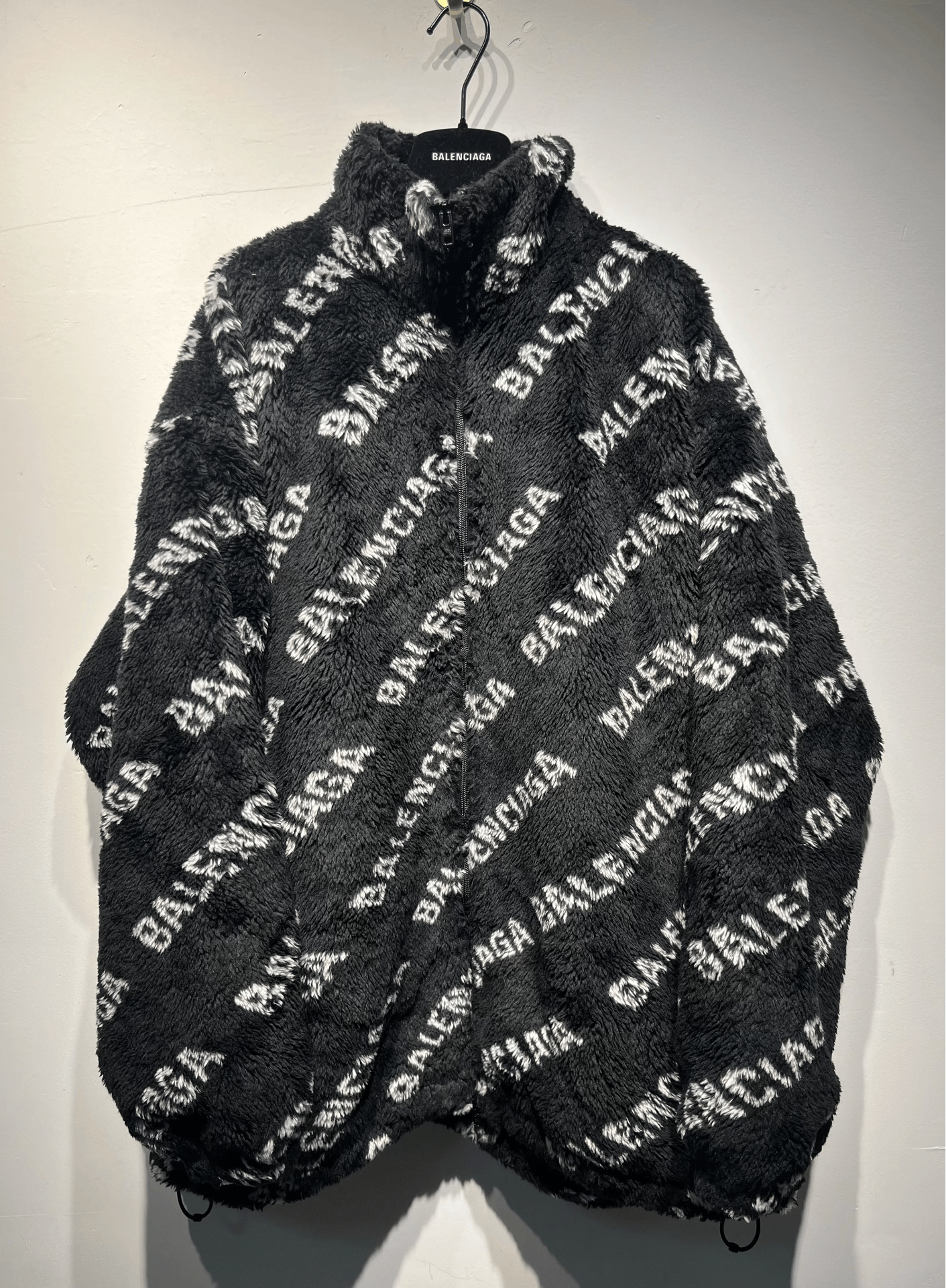 Balenciaga Balenciaga Fur Oversized Black Jacket 34 Women Size XS / US 0-2 / IT 36-38 - 1 Thumbnail