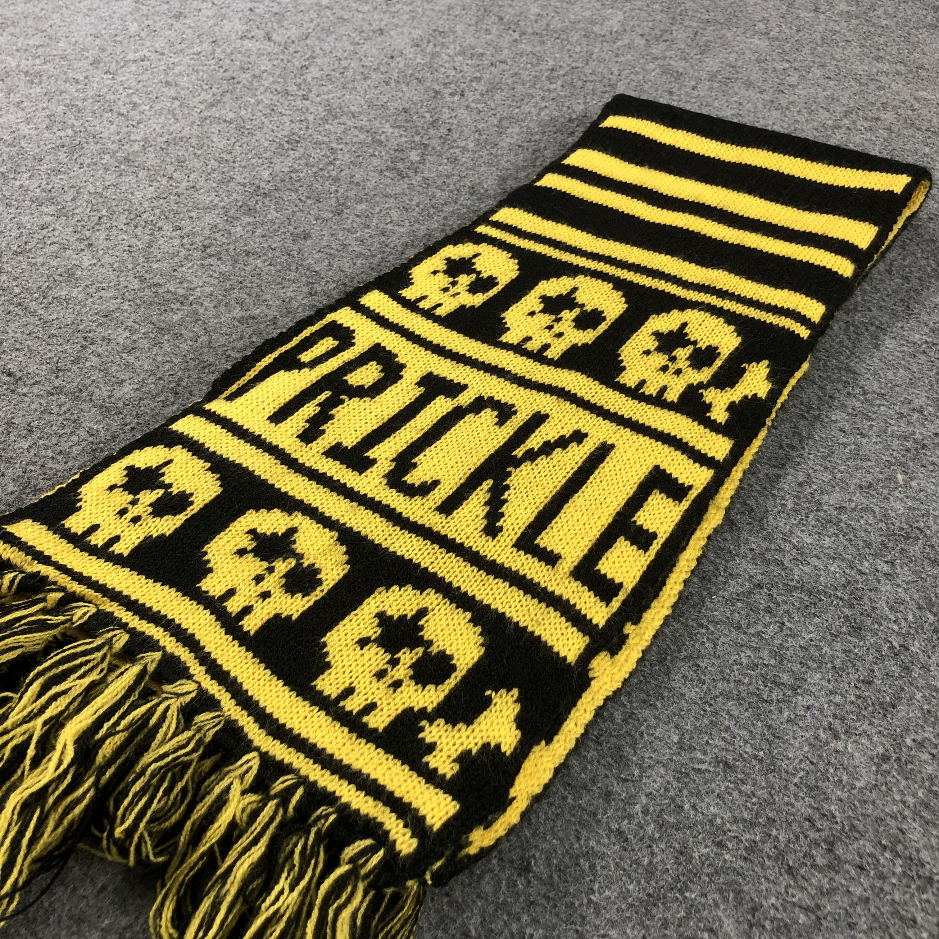 Seditionaries Prickle Skulls Wool Scarf Muffler V729 Size ONE SIZE - 3 Thumbnail