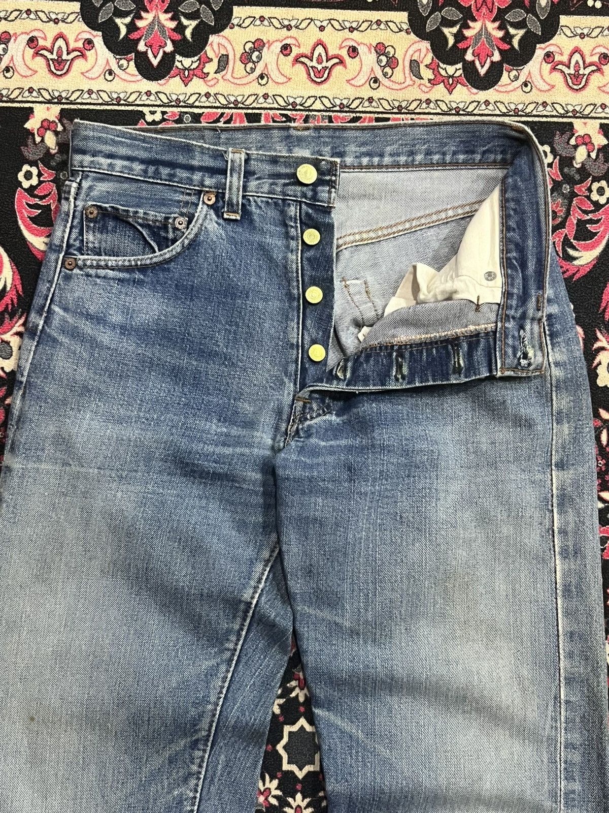 Levi's Vintage 60s Levi’s 501 Button No 6 Distressed Selvedge Jeans Size US 28 / EU 44 - 5 Thumbnail