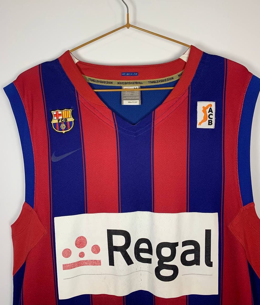 Nike Vintage Nike FC Barcelona Regal Basketball Jersey ACB Size M Size US M / EU 48-50 / 2 - 2 Thumbnail