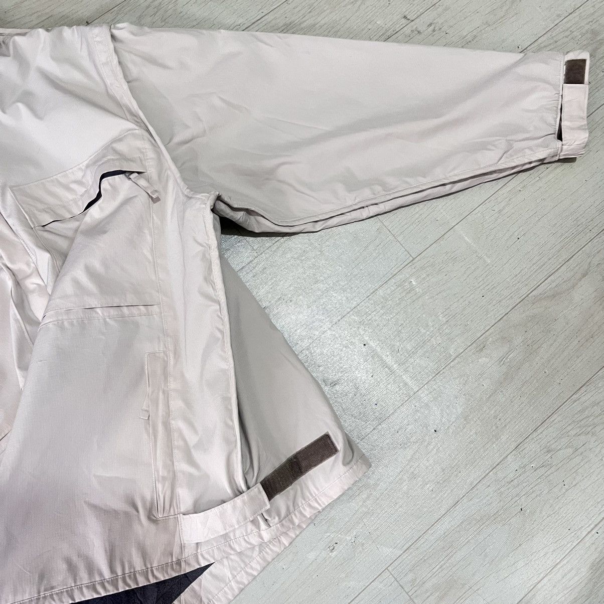 Nike 2000s Nike nylon/polyster inner fleece multipocket jacket Size US XL / EU 56 / 4 - 6 Thumbnail