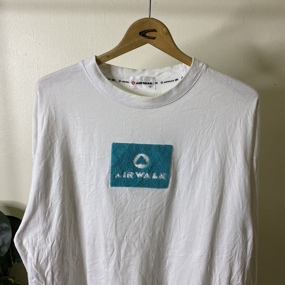 Airwalk Vintage Y2K Airwalk Carpet Logo Boxy LS Skater T Shirt Size US M / EU 48-50 / 2 - 2 Thumbnail