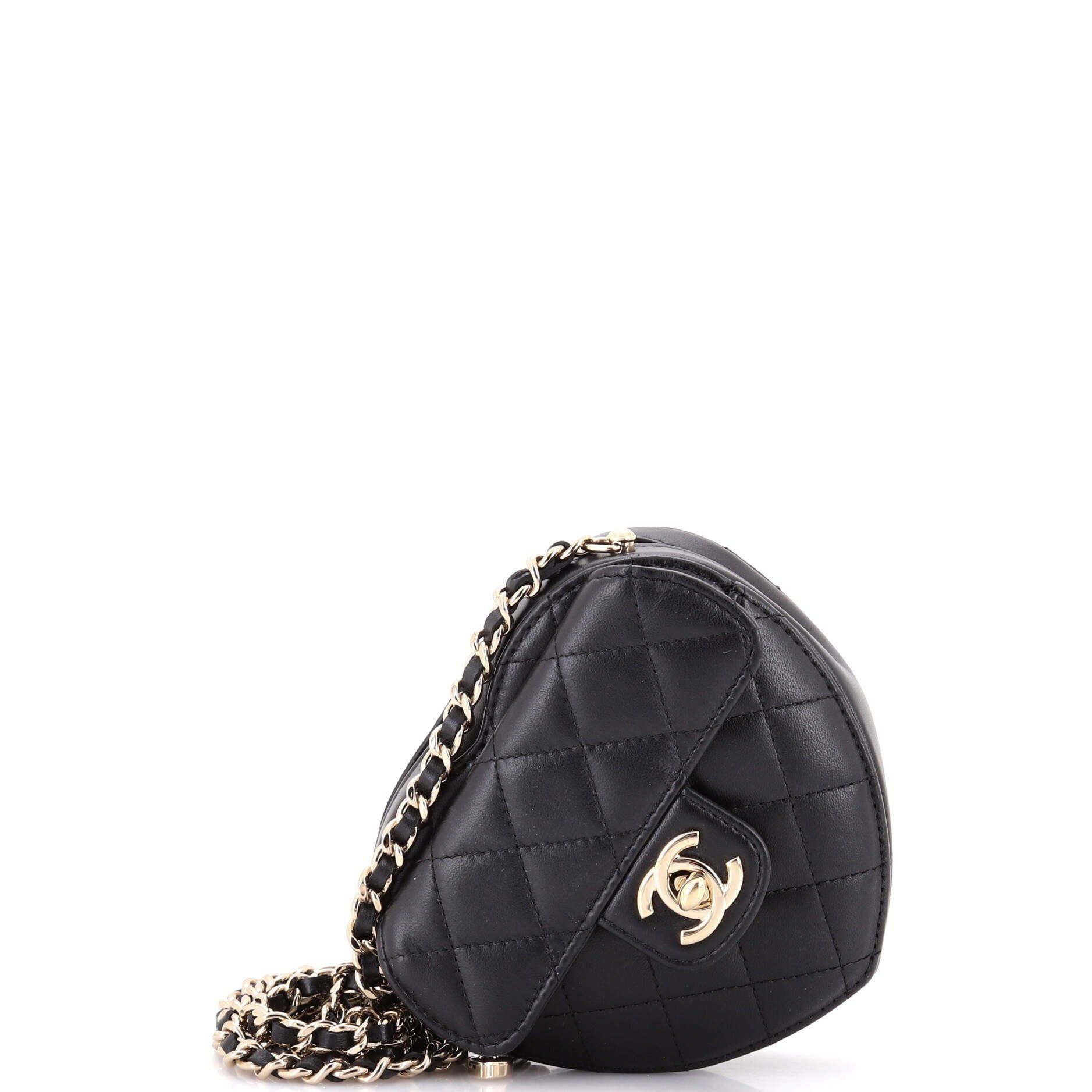 Chanel CC in Love Heart Clutch with Chain Size ONE SIZE - 1 Thumbnail