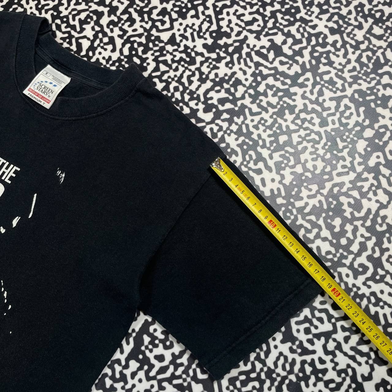 Band Tees Vintage 90s The Hives Band Rock Sweden Faded T-shirt Size US S / EU 44-46 / 1 - 9 Thumbnail