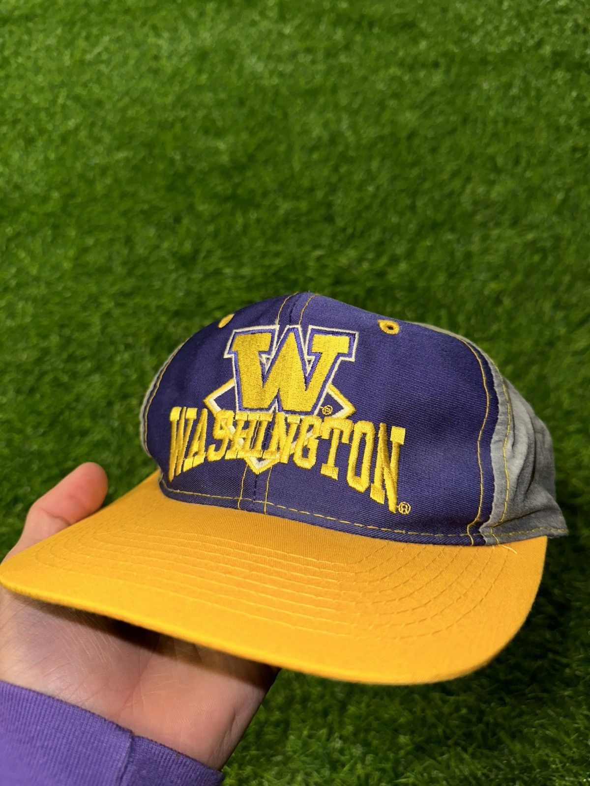 Vintage Vintage Washington Huskies University Adjustable Hat Size ONE SIZE - 1 Thumbnail