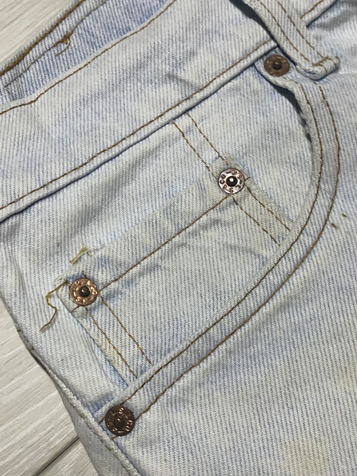 Levi's Vtg Levis 505 90s Grunge Light Wash Distressed Loose Jean Size US 32 / EU 48 - 9 Thumbnail