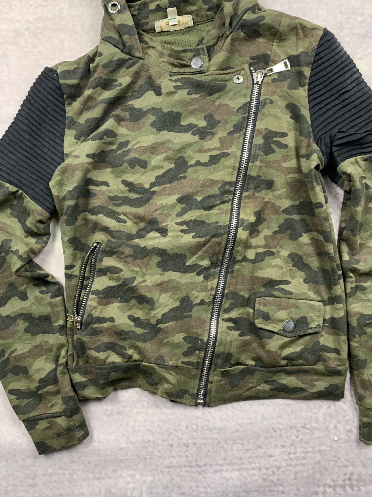 If Six Was Nine × Le Grande Bleu (L.G.B.) Vintage Asymmetrical LGB If Six Was Nine Camo Hoodie Size US S / EU 44-46 / 1 - 3 Thumbnail
