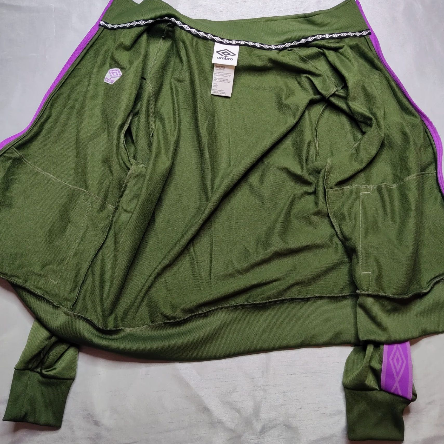 Umbro UMBRO Women L Green + Purple Sleeve Stripe Full Zip Track Jacket L/S NEW READ Womens Jacket/Track Jacket Green Purple Stripe Full Zip L Size L / US 10 / IT 46 - 3 Thumbnail