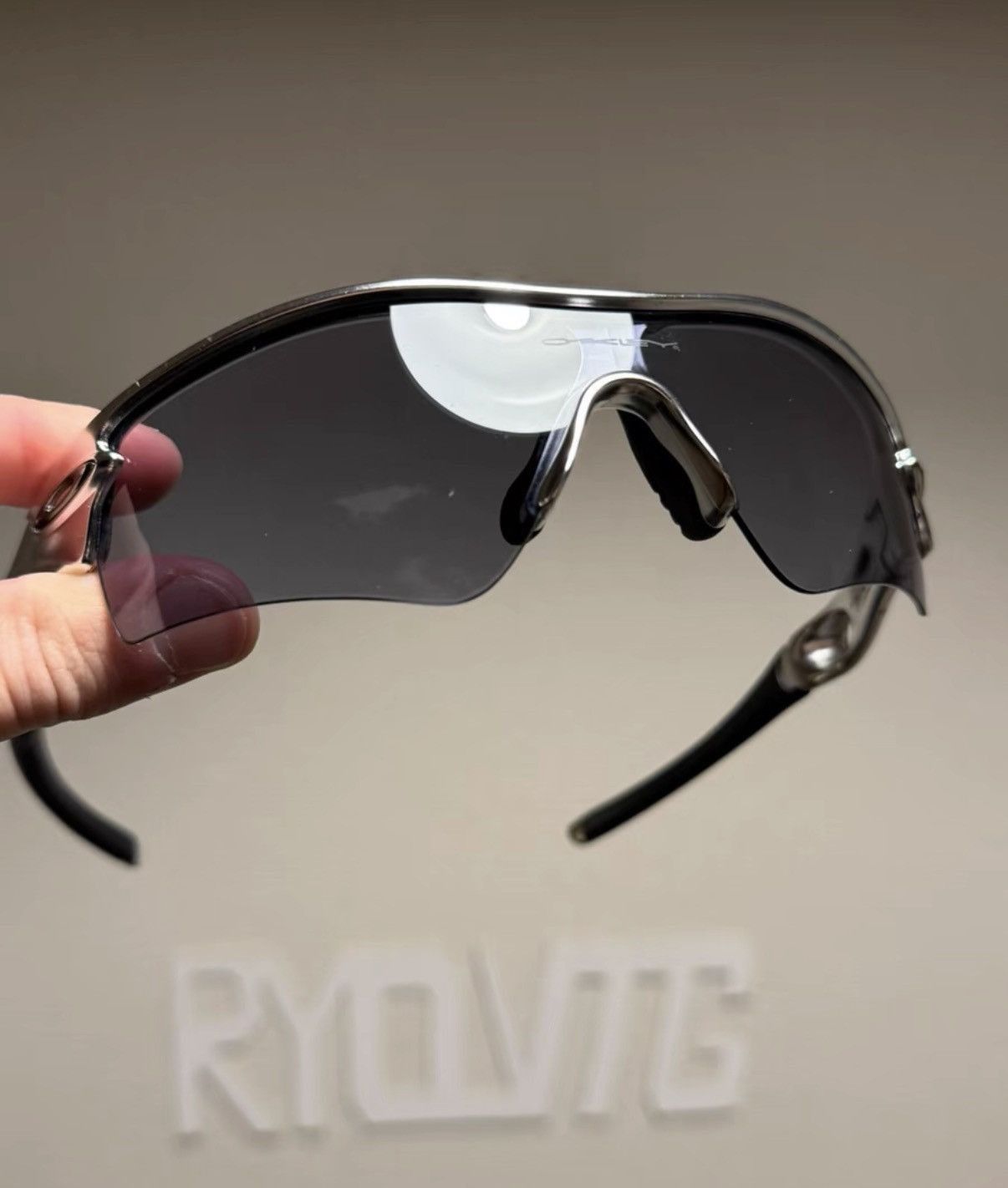 Oakley Gray Shield Sunglasses with Tinted Lenses Size ONE SIZE - 5 Thumbnail