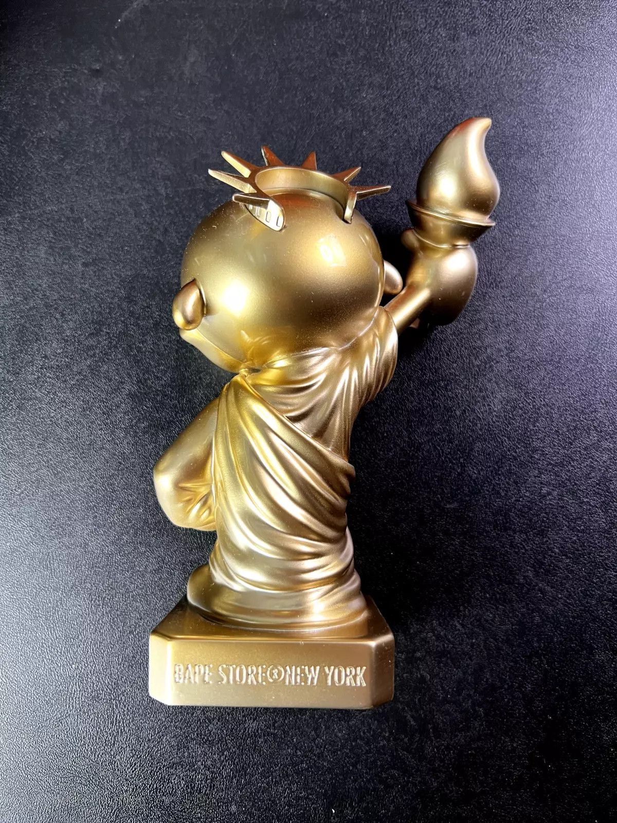 Bape A Bathing Ape BAPE NYC Statue Of Liberty Gold Figure Toy Size ONE SIZE - 4 Thumbnail