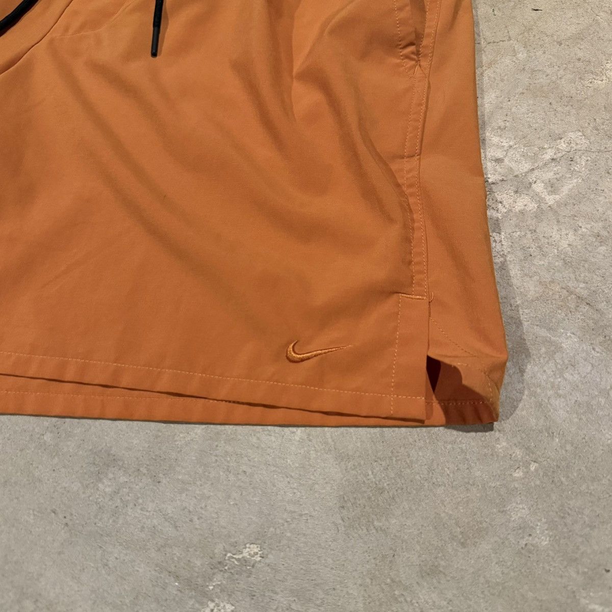 Nike Nike Unlimited Orange Tonal Swoosh Shorts 7” Size US 34 / EU 50 - 3 Thumbnail