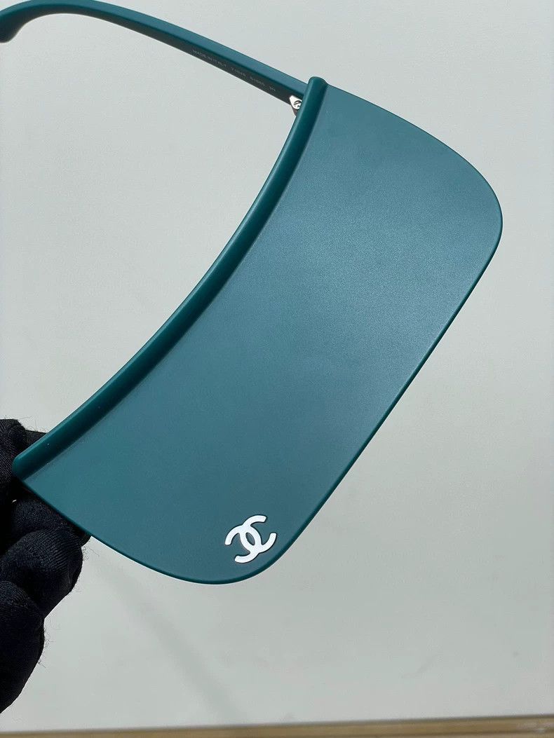 Chanel Chanel Logo Sunglasses with Case -2505 Size ONE SIZE - 3 Thumbnail