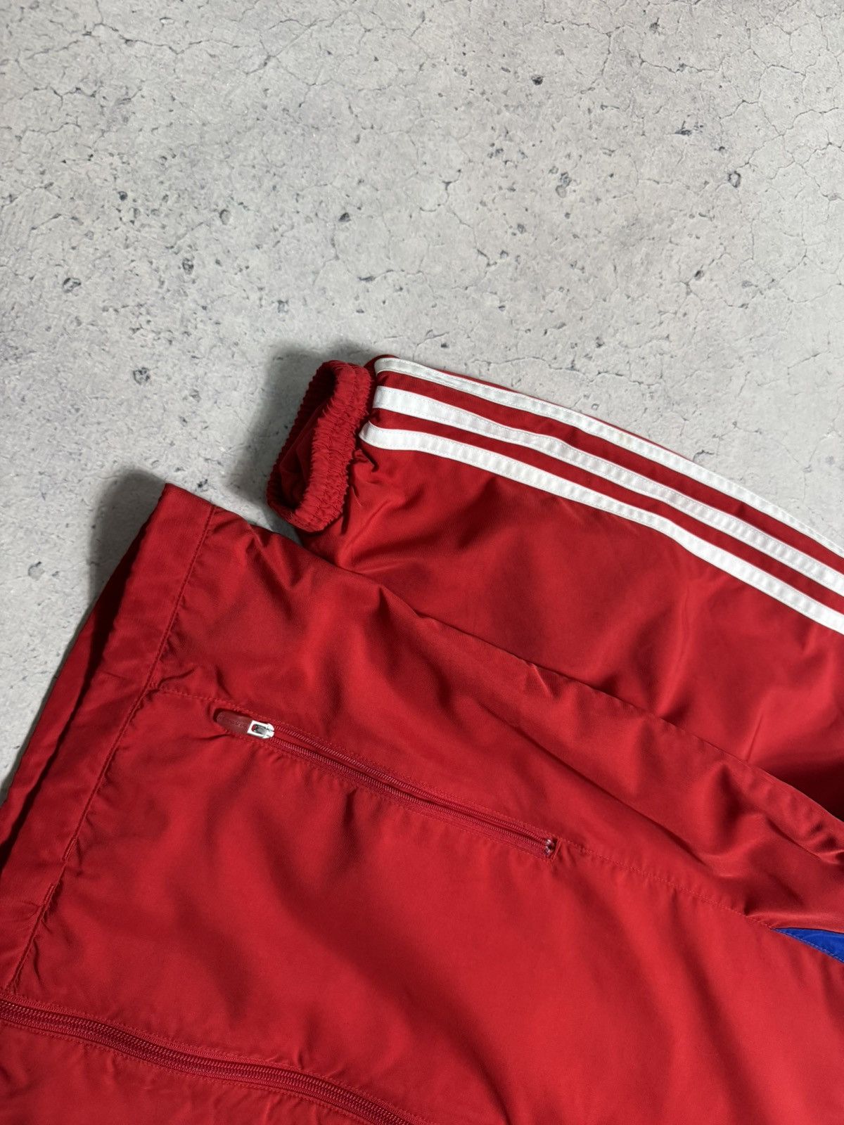 Adidas Adidas FC Bayern Munich Football Nylon Track Jacket Football Size US M / EU 48-50 / 2 - 2 Thumbnail