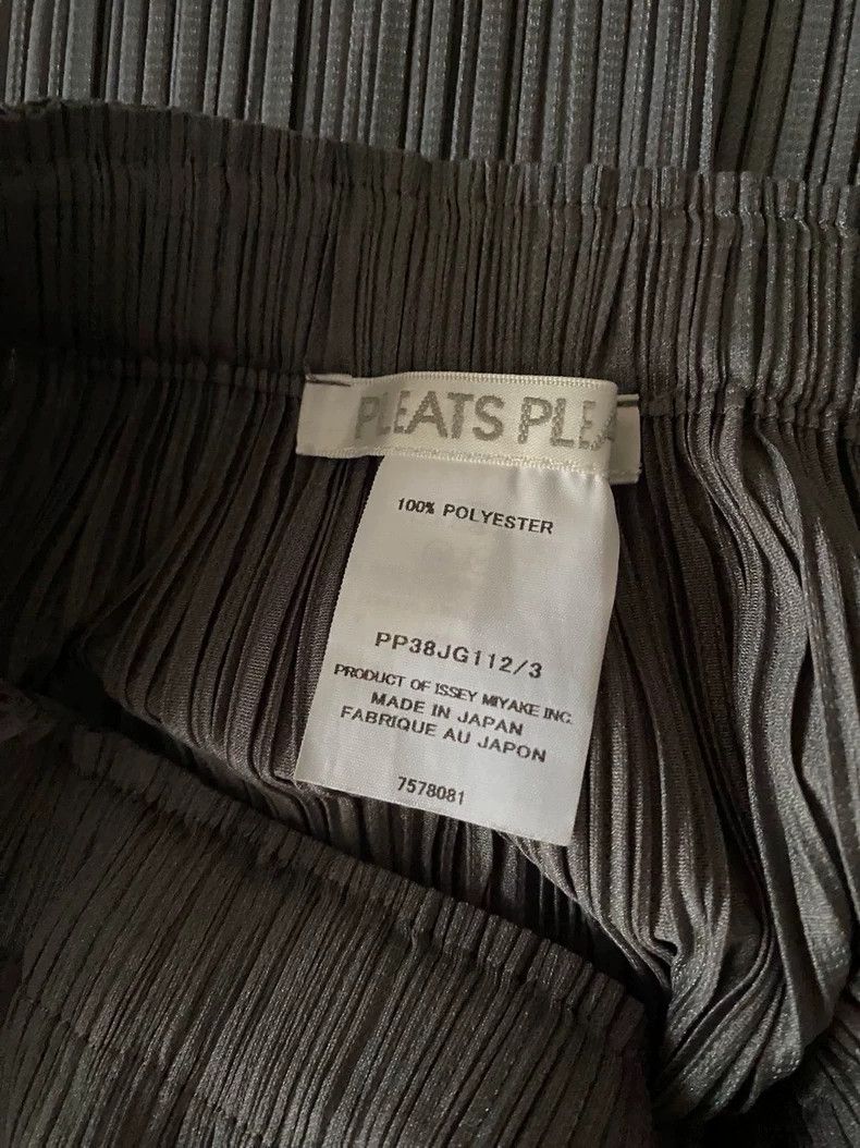 Issey Miyake Issey Miyake size:3 A dark grey pleated skirt Size 31" - 4 Thumbnail