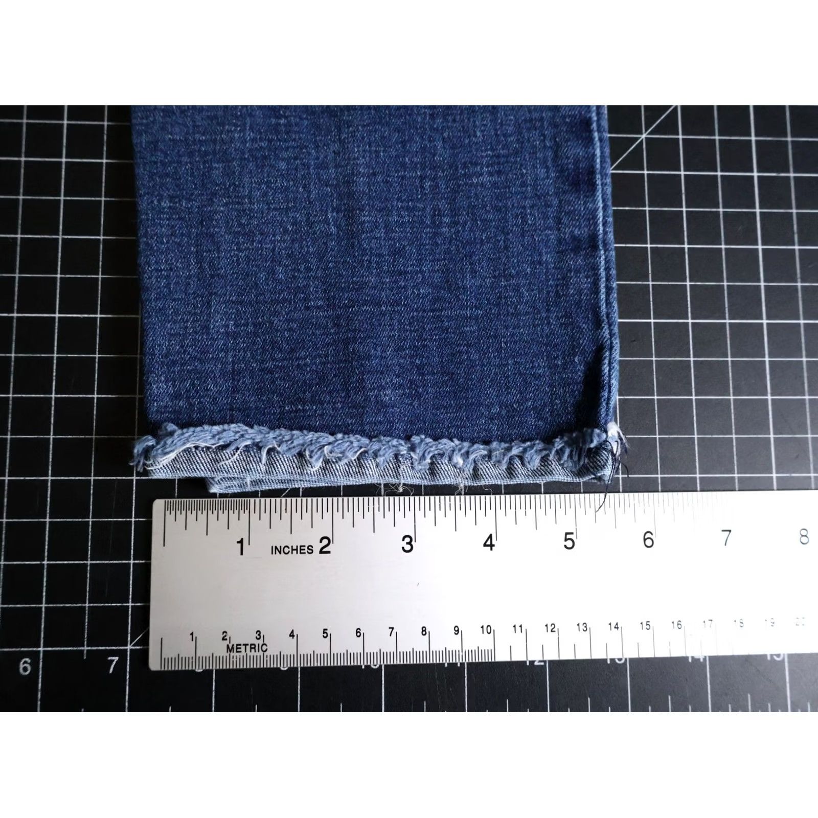Vintage Democracy Jeans Women's 2 (28 x 27) Blue Distressed Straight Denim 5-Pocket Zip Fly Retro 90s Hipster Style Mens Womens Girls Size 26" / US 2 / IT 38 - 7 Thumbnail
