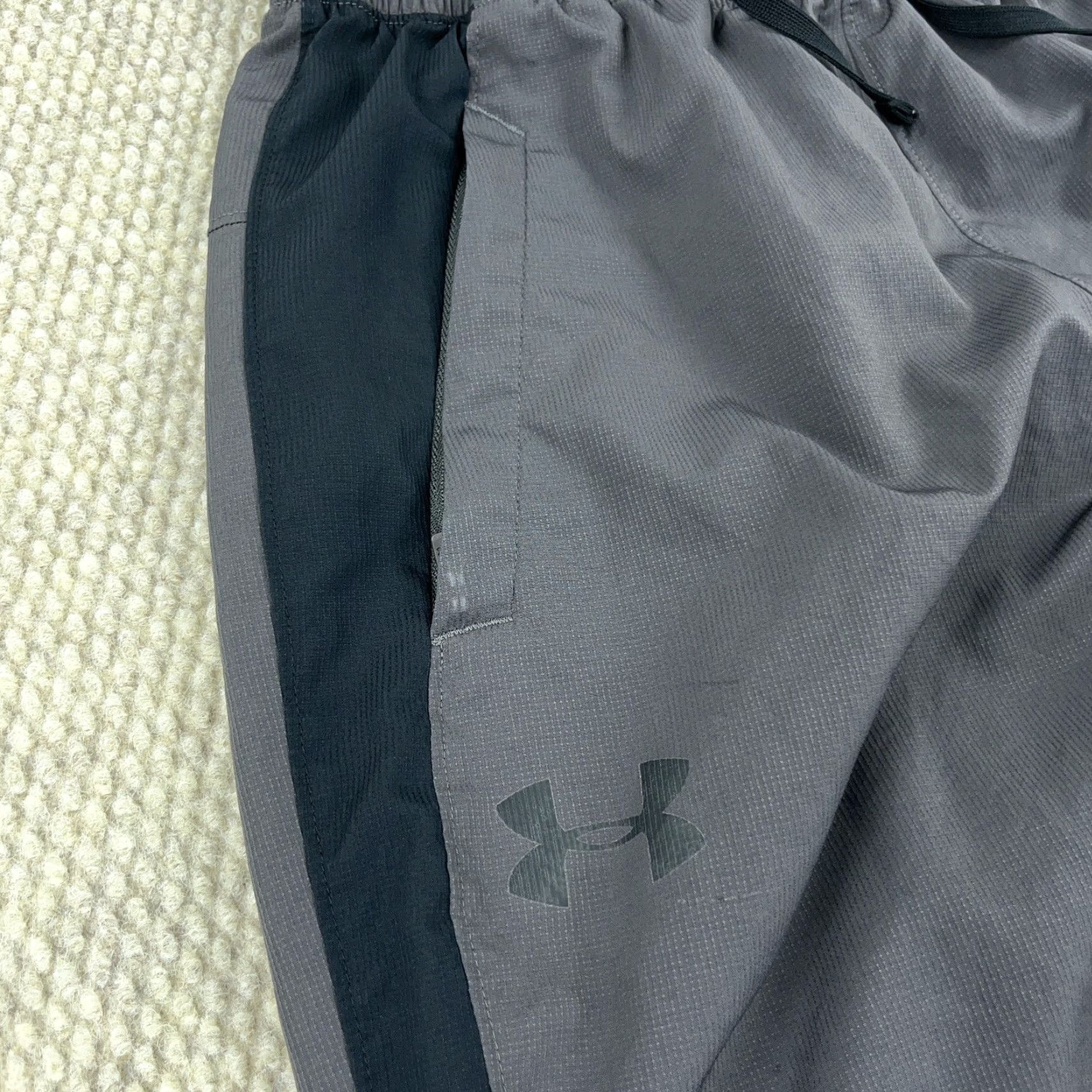 Under Armour Under Armour Pants Men Medium Gray Black Windbreaker Joggers Track Pants Baggy Size US 31 - 7 Thumbnail