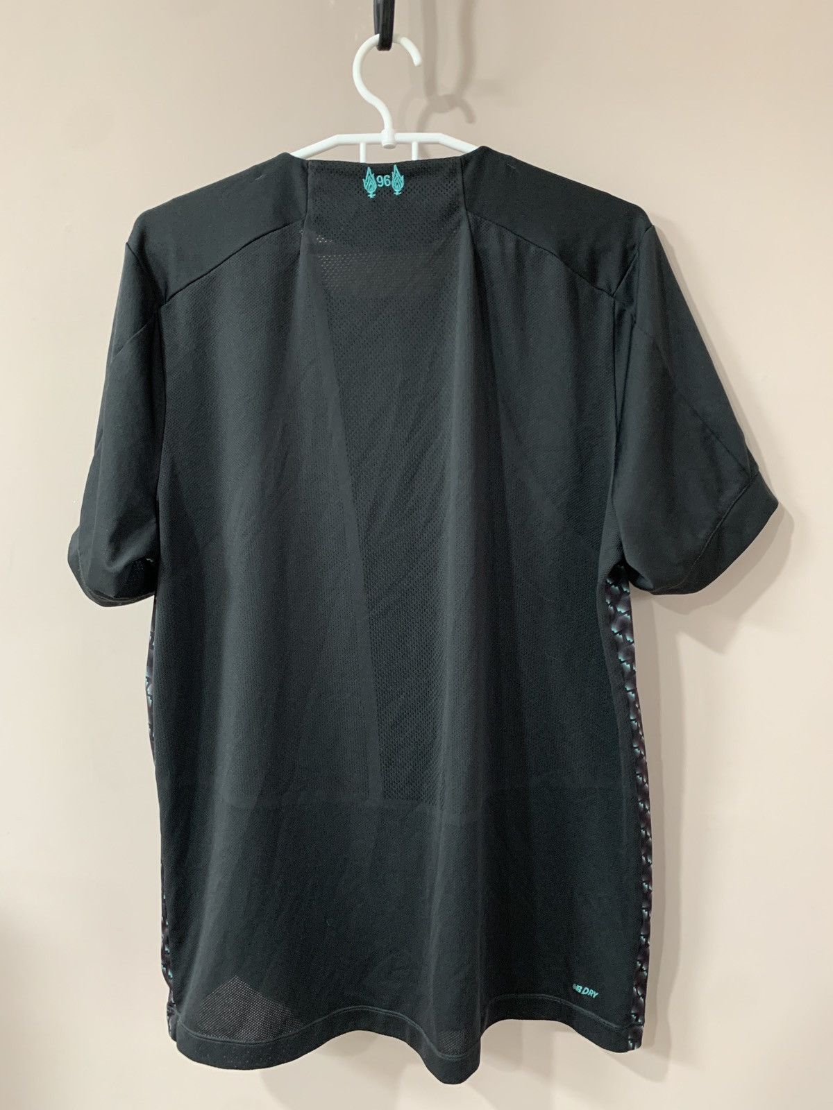 New Balance Liverpool 19/20 Third Football Shirt New Balance Soccer Sz L Size US L / EU 52-54 / 3 - 2 Thumbnail