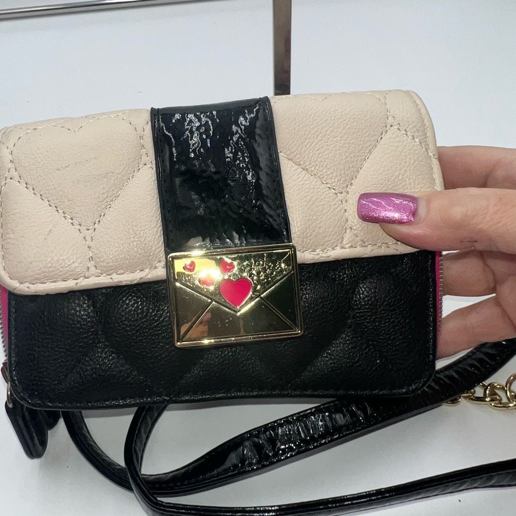 Betsey Johnson Betsey Johnson Heart Quilted Love Letter Cross Body Bag Clut Size ONE SIZE - 2 Thumbnail