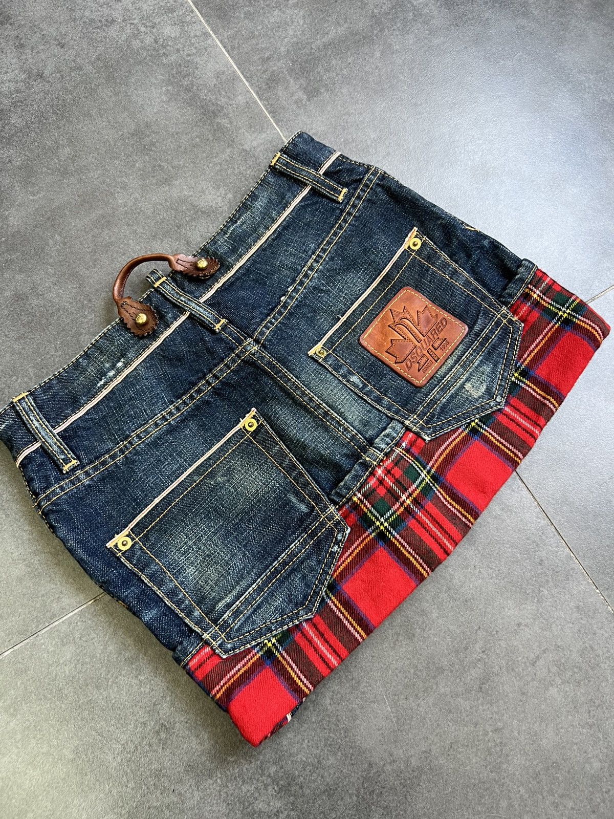 Dsquared2 VINTAGE DSQUARED2 AVANT GARDE MINI JEANS SKIRT Size 26" / US 2 / IT 38 - 2 Thumbnail