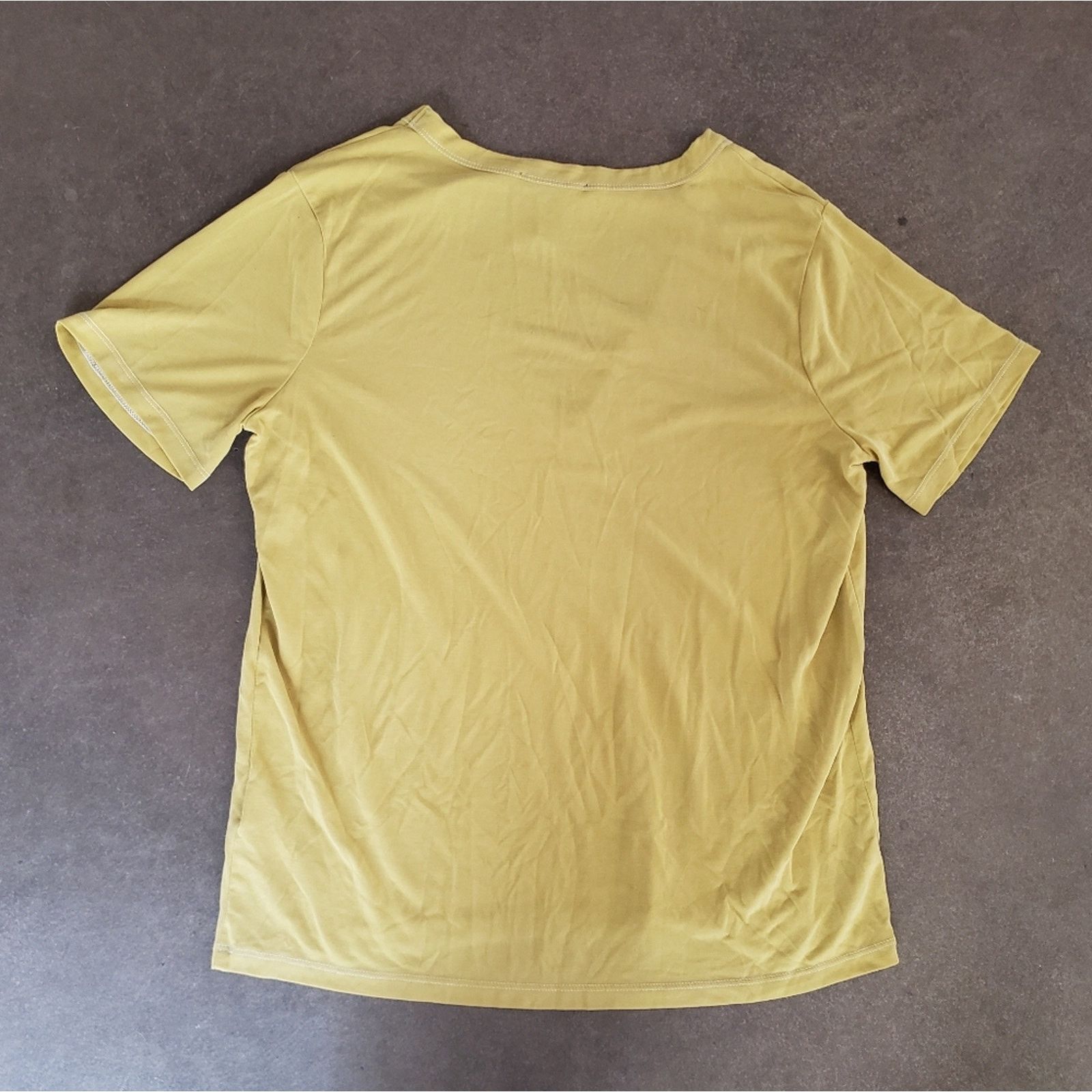 Forever 21 Yellow Muted | F21 | Vneck Short Sleeve Size M / US 6-8 / IT 42-44 - 2 Thumbnail