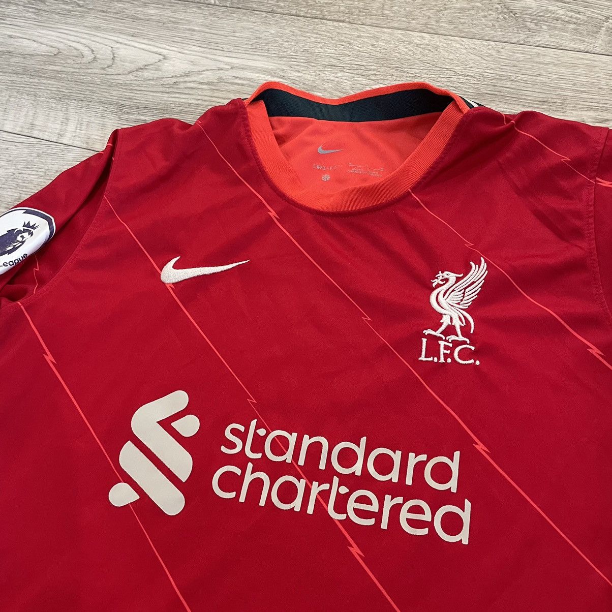 Band Tees Nike Liverpool Expedia LFC Premier chartered Jersey tee shir Size US M / EU 48-50 / 2 - 3 Thumbnail