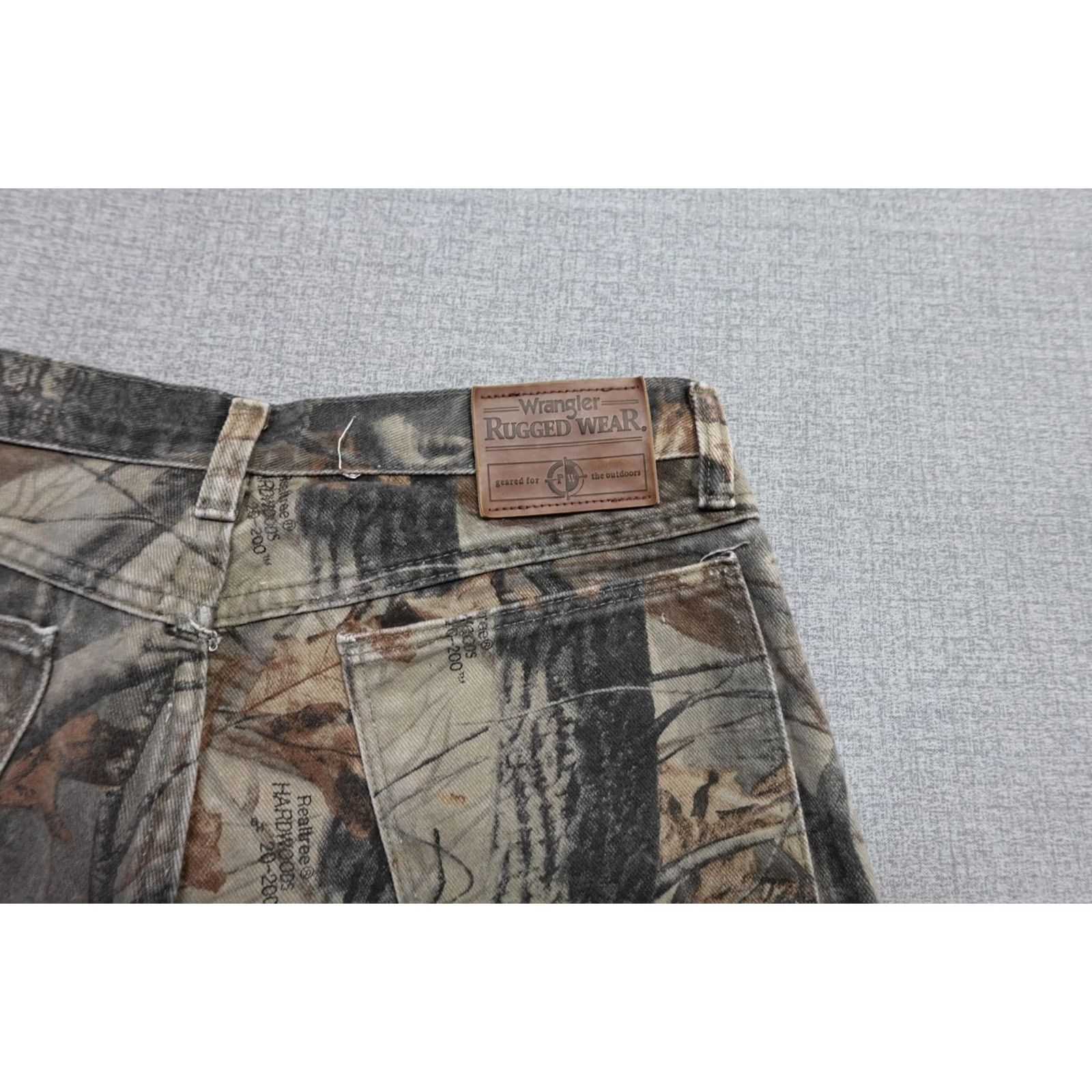 Wrangler Vintage Wrangler Rugged Wear Jeans Mens 36x32 Realtree Camo Denim Straight Leg Mens Jeans Brown Camouflage 90s? No Size US 36 / EU 52 - 2 Thumbnail