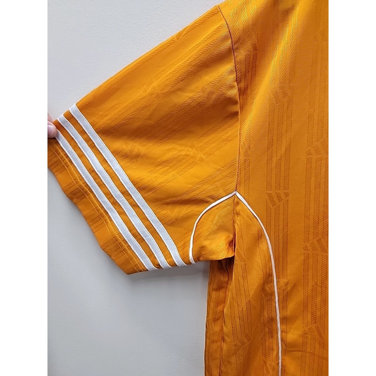 Adidas VINTAGE adidas Jersey Shirt Mens Size L Orange Size US L / EU 52-54 / 3 - 4 Thumbnail