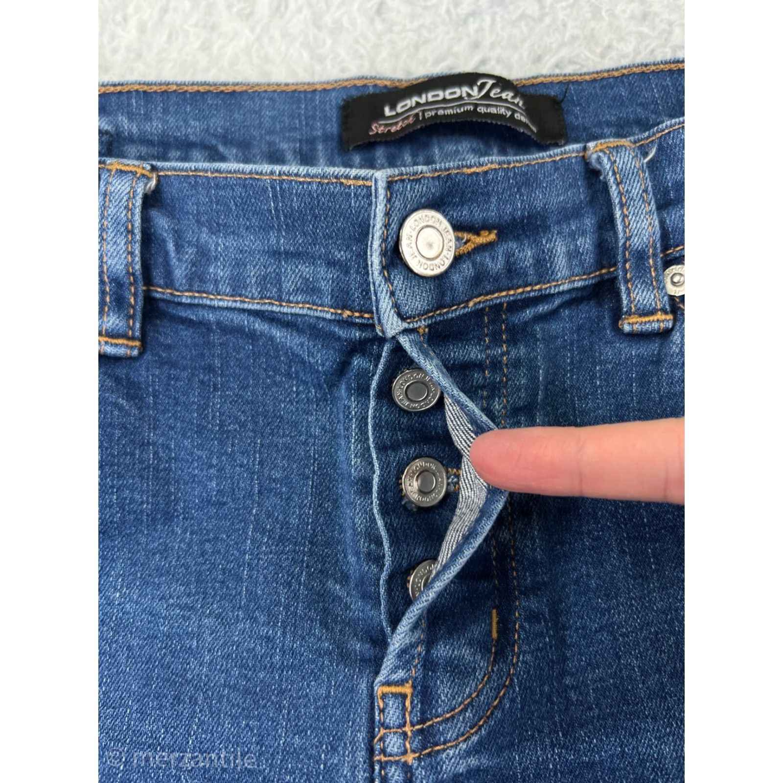 Vintage London Jeans Jeans Blue Denim Flared Button 6 Womens Cotton Blend Stretch Regular 28 Inseam 30 Inseam 5-Pocket Design Size 28" / US 6 / IT 42 - 3 Thumbnail