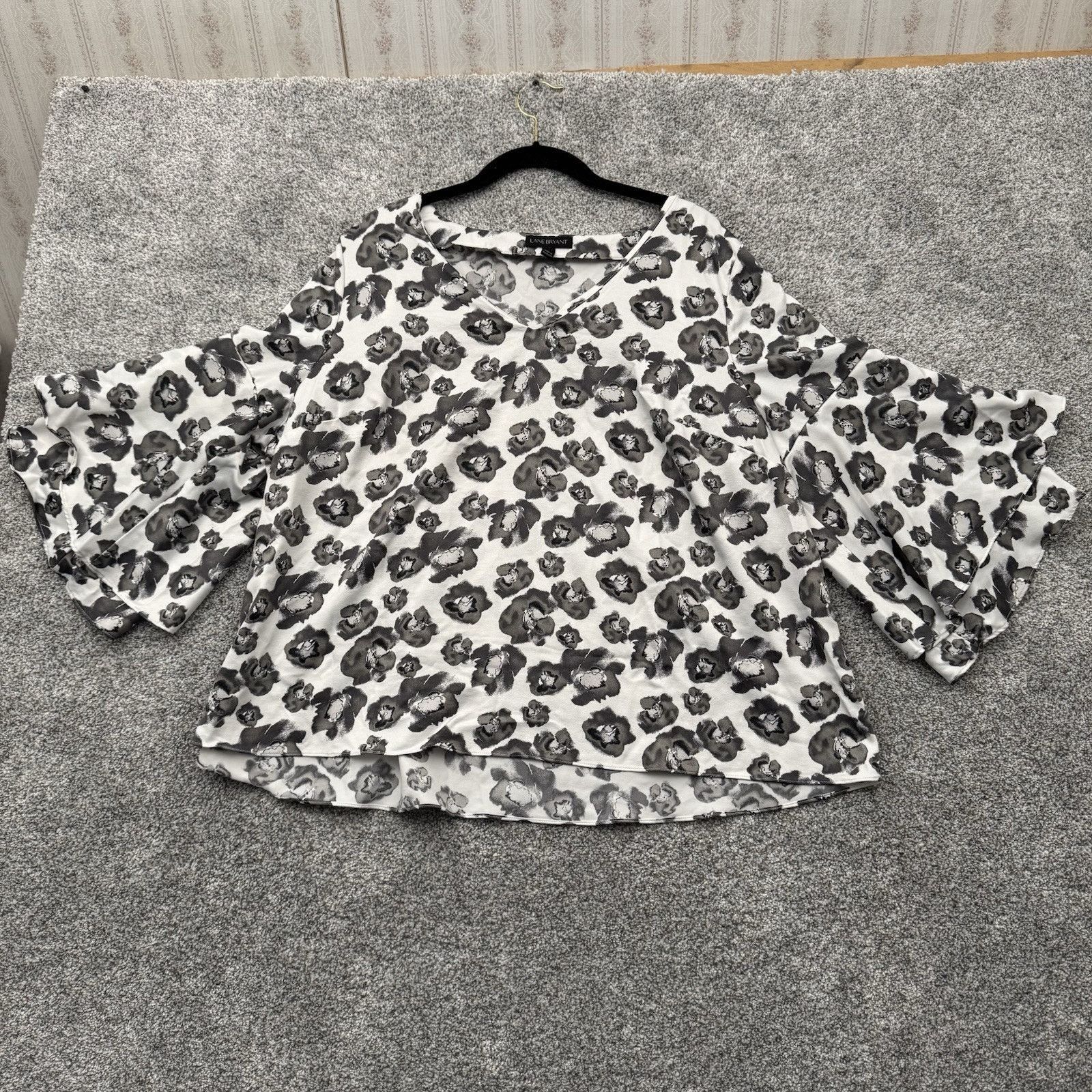 Other Lane Bryant Top Womens 18/20 Plus Floral Poppy Bell Sleeve Size XXL / US 16-18 / IT 52-54 - 1 Thumbnail