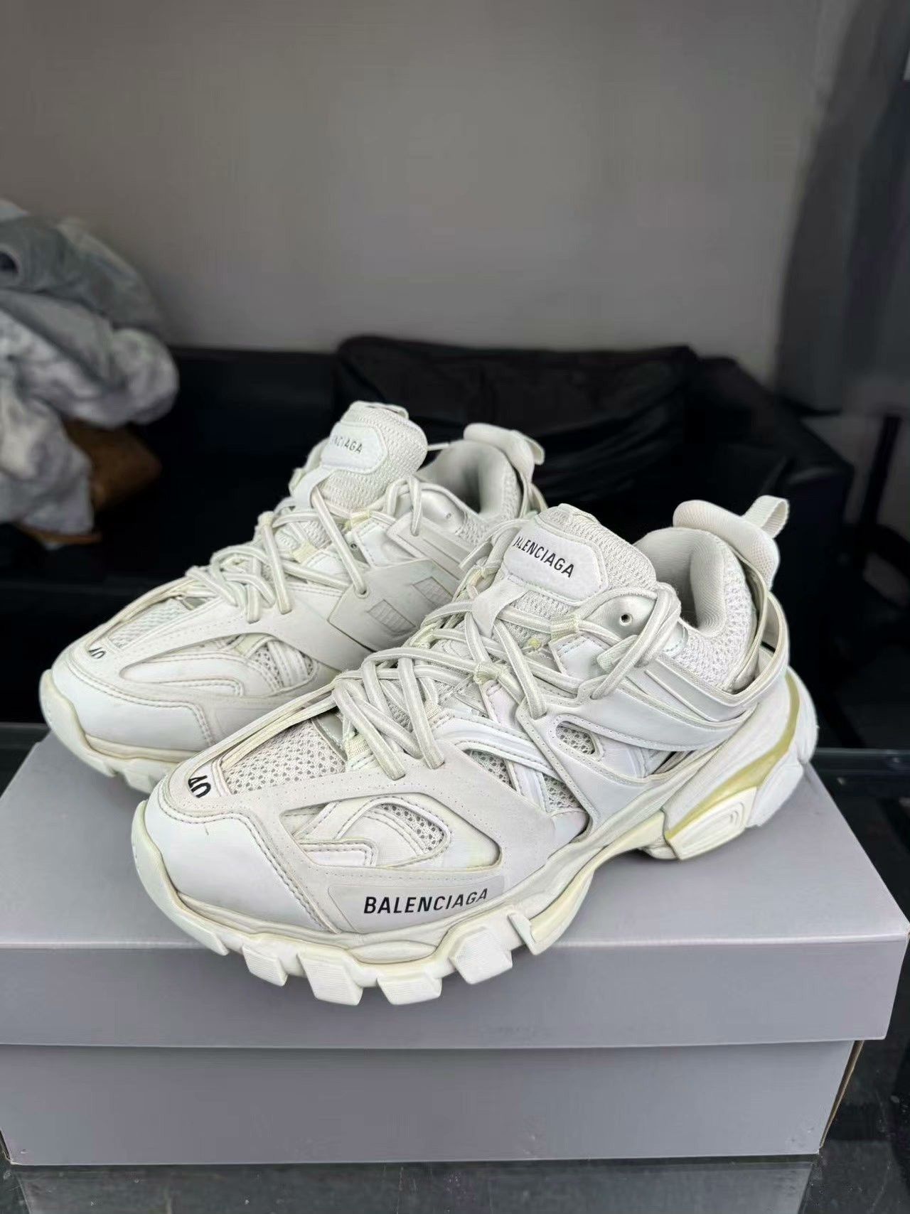 Balenciaga Balenciaga White Lowtop Sneakers 7.5 Men Size US 7.5 / EU 40-41 - 1 Thumbnail